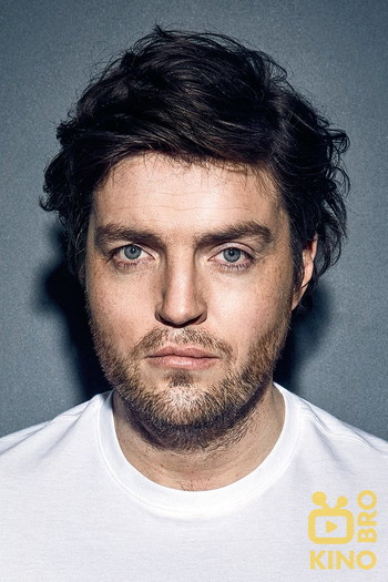 Photo of actor Tom Burke