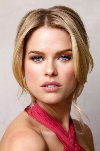 Photo of actress Alice Eve