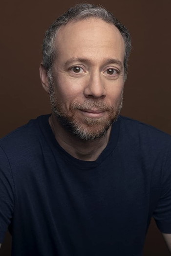 Photo of actor Kevin Sussman