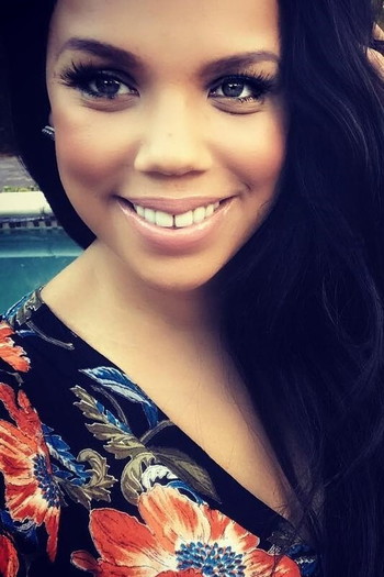 Photo of actress Kiely Williams