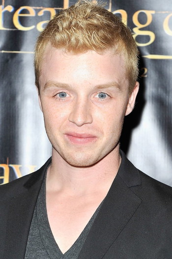 Photo of actor Noel Fisher