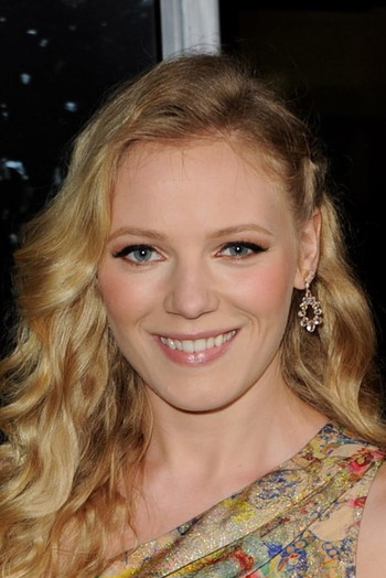 Photo of actress Emma Bell