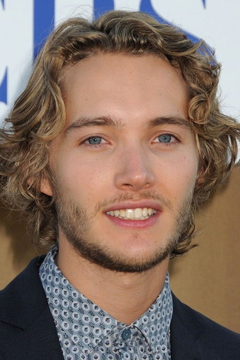 Photo of actor Toby Regbo