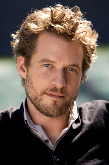 Photo of actor James Tupper