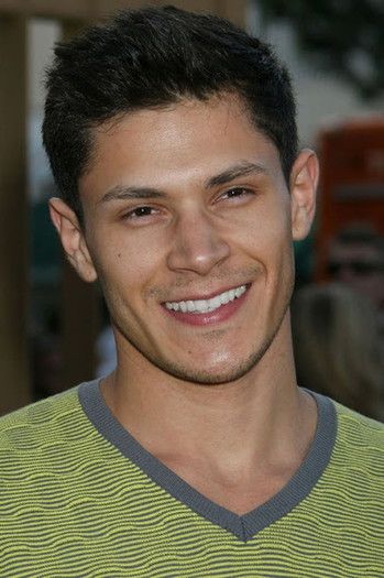 Photo of actor Alex Meraz