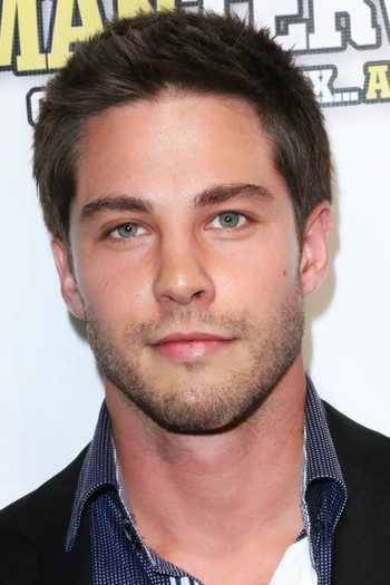 Photo of actor Dean Geyer