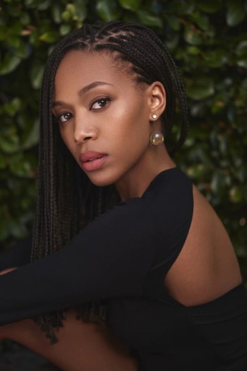 Фото актрисы Nicole Beharie