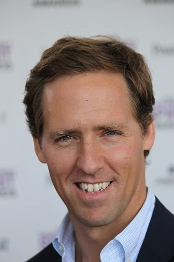 Photo of actor Nat Faxon