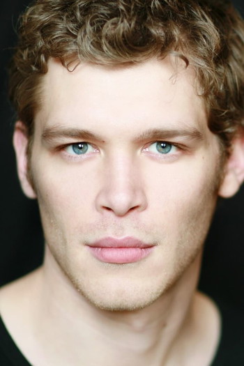 Photo of actor Joseph Morgan