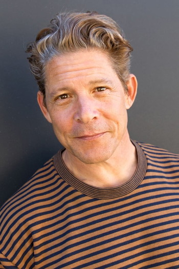 Photo of actor Bradley Gregg