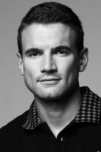 Photo of actor Alex Russell