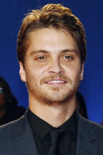 Photo of actor Luke Grimes