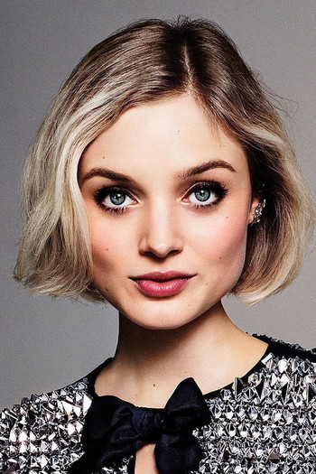 Photo of actress Bella Heathcote