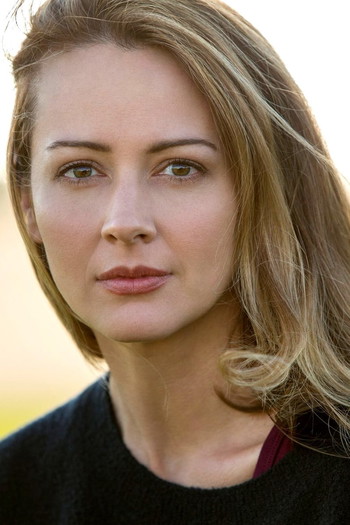 Photo of actress Amy Acker