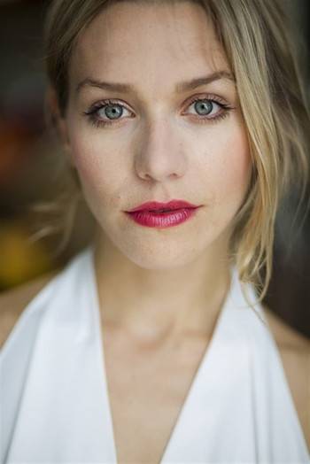 Photo of actress Julia Dietze