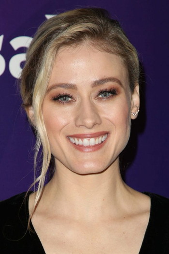 Photo of actress Olivia Taylor Dudley