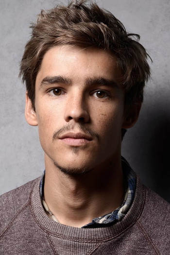 Photo of actor Brenton Thwaites