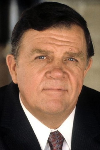 Photo of actor Pat Hingle