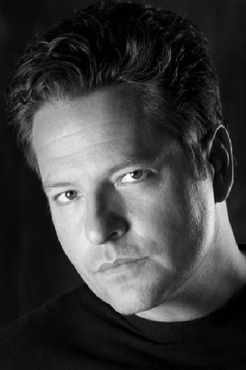 Photo of actor Dale Midkiff