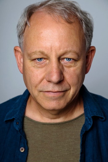 Photo of actor Brad Greenquist