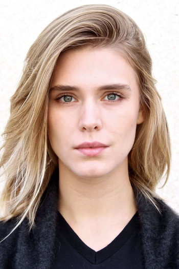 Photo of actress Gaia Weiss