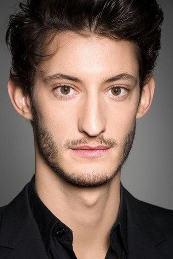 Photo of actor Pierre Niney