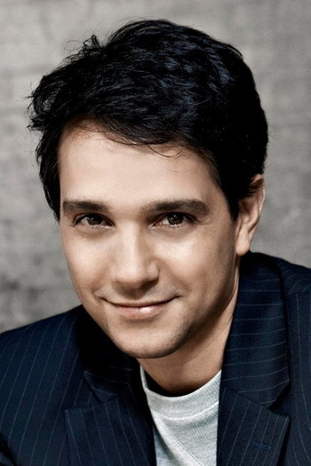 Photo of actor Ralph Macchio