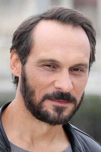 Photo of actor Yannick Choirat