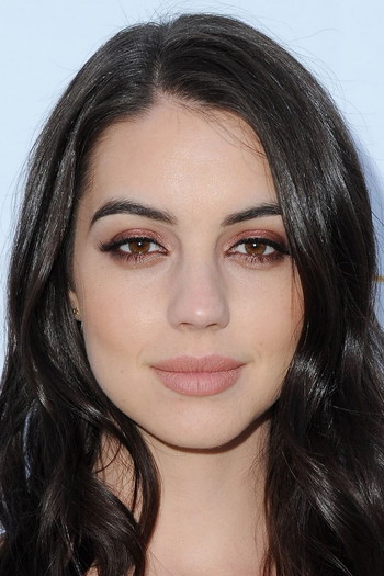 Фото актрисы Adelaide Kane