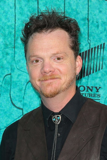 Photo of actor Justin Welborn