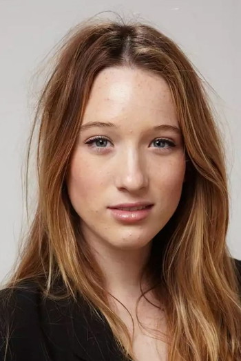 Photo of actress Sophie Lowe