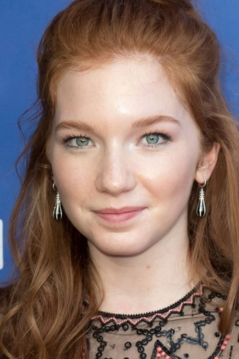 Photo of actress Annalise Basso