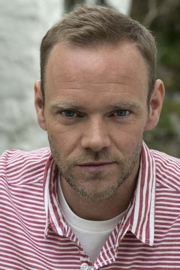 Photo of actor Joe Absolom