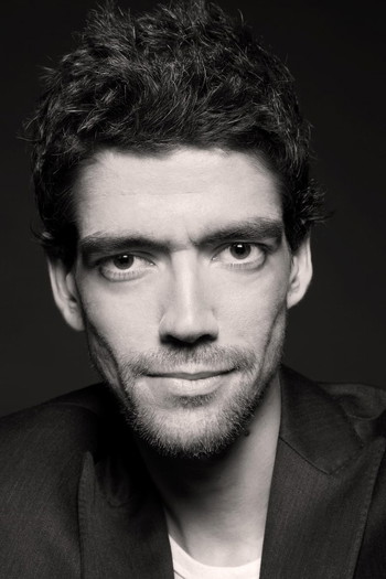 Photo of actor Javier Botet