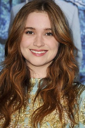 Фото акторки Alice Englert