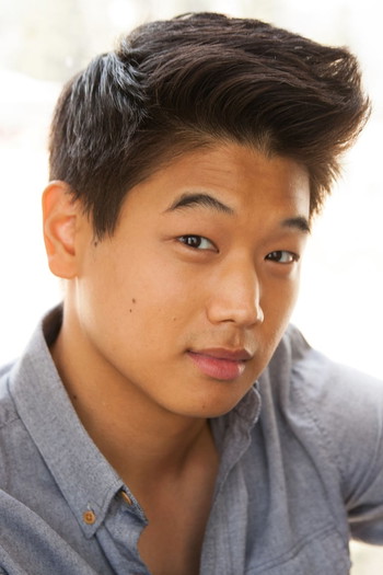 Photo of actor Ki Hong Lee