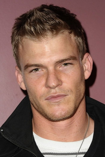 Photo of actor Alan Ritchson