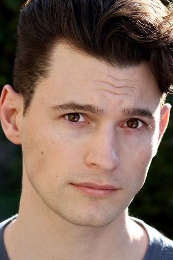 Photo of actor Bryan Dechart