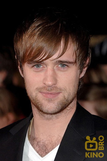 Photo of actor Jonas Armstrong