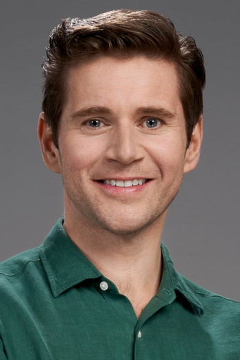 Photo of actor Allen Leech