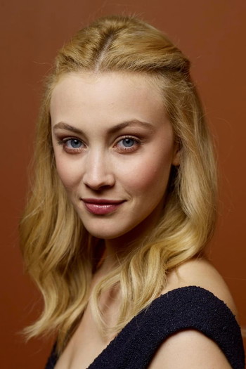 Фото актрисы Sarah Gadon