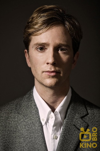 Photo of actor Luke Newberry