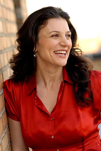 Photo of actor Antoinette LaVecchia