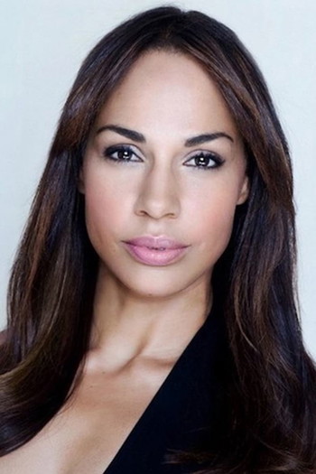 Photo of actress Amanda Brugel