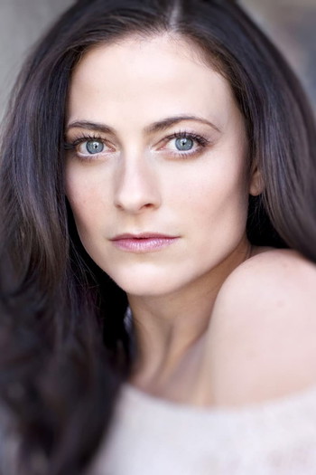 Photo of actress Lara Pulver