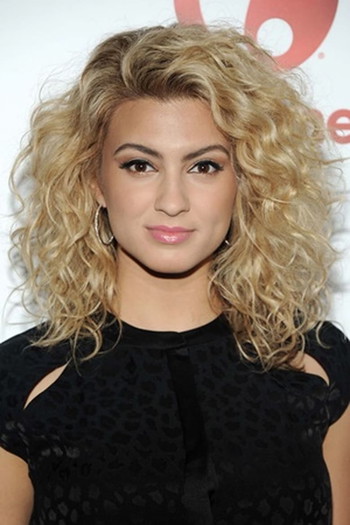 Photo of actress Tori Kelly