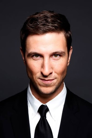 Photo of actor Pablo Schreiber