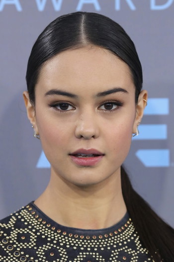 Photo of actress Courtney Eaton