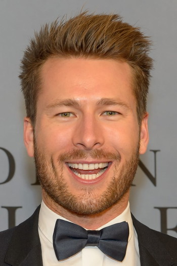 Photo of actor Glen Powell