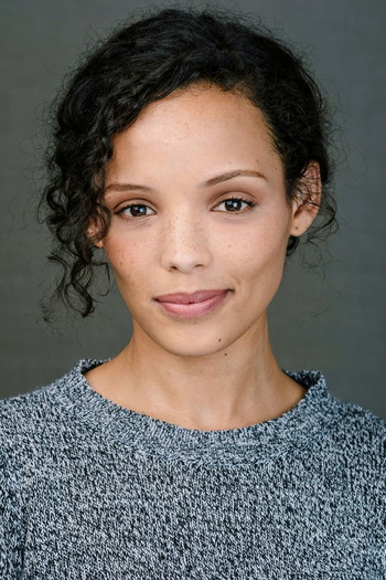 Photo of actress Nicole Fortuin